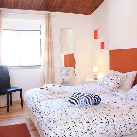 Ericeira Apartments דירה *