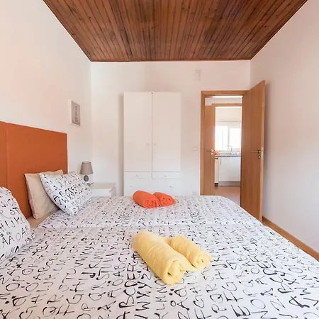 Ericeira Apartments דירה *